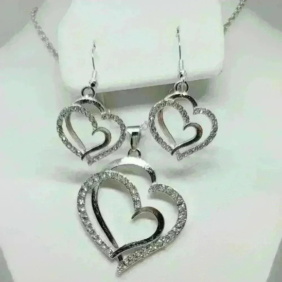 NWOT Beautiful Double Heart Necklace and Earrings Set w/Gift Box - Picture 1 of 7